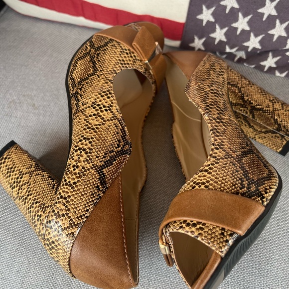 Beacon Passion Snakeskin Heels - Size 7 - Picture 5 of 7